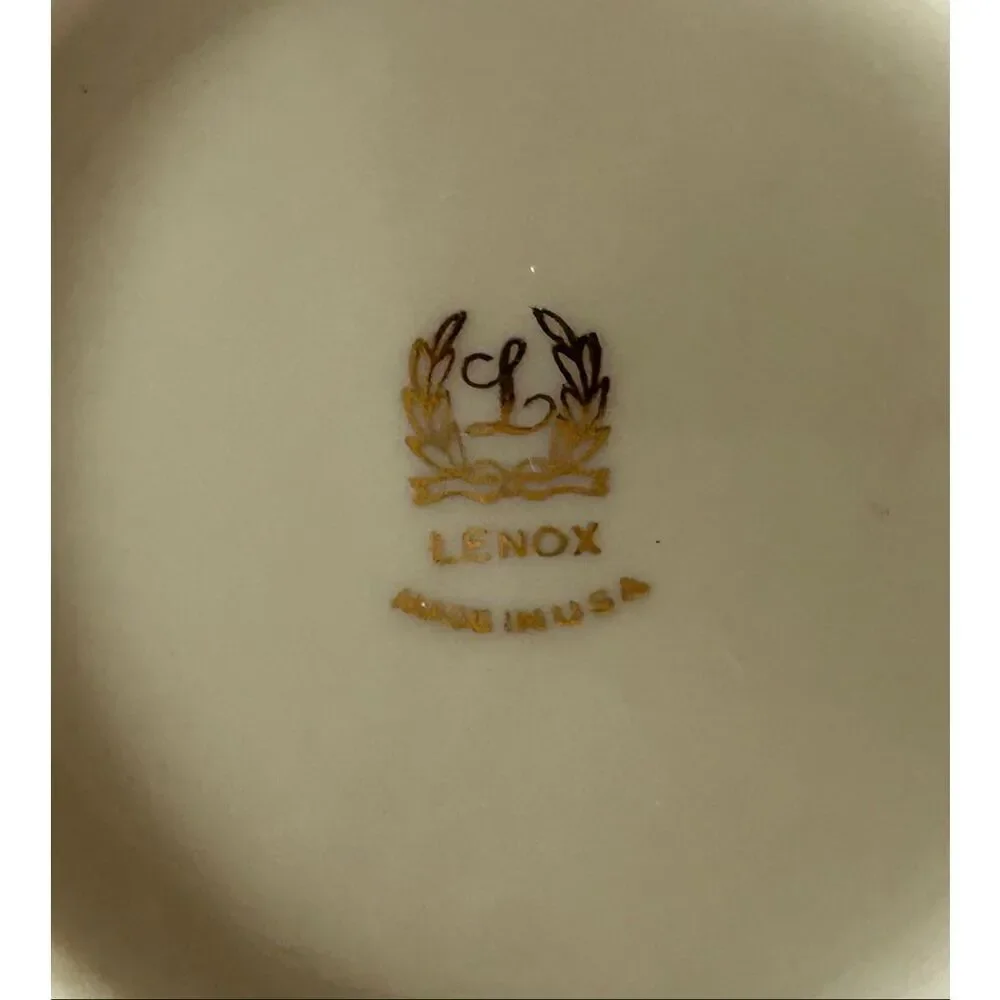 Lenox Vase Ivory Porcelain Woodland Collection - Acanthus Leaves Vintage